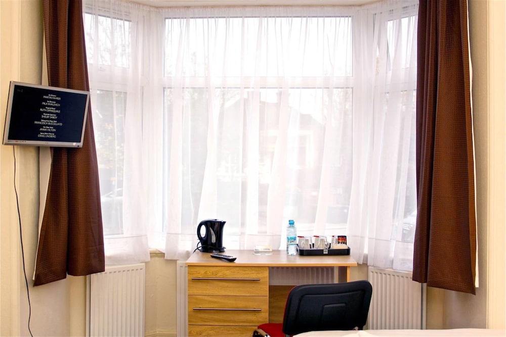 OYO Central Hotel Golders Green 12
