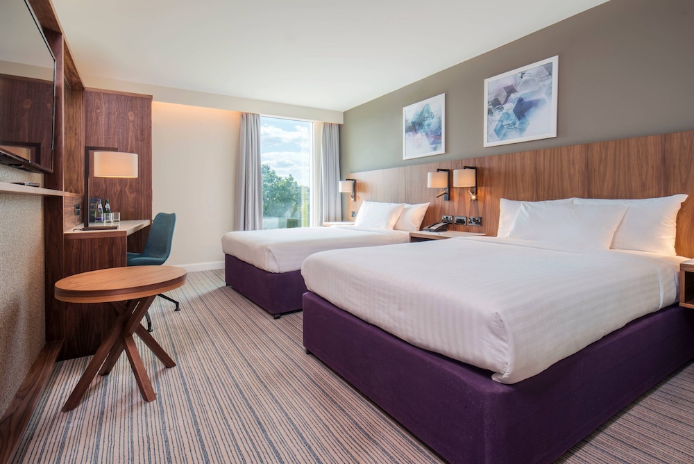 Courtyard London Gatwick Airport 10