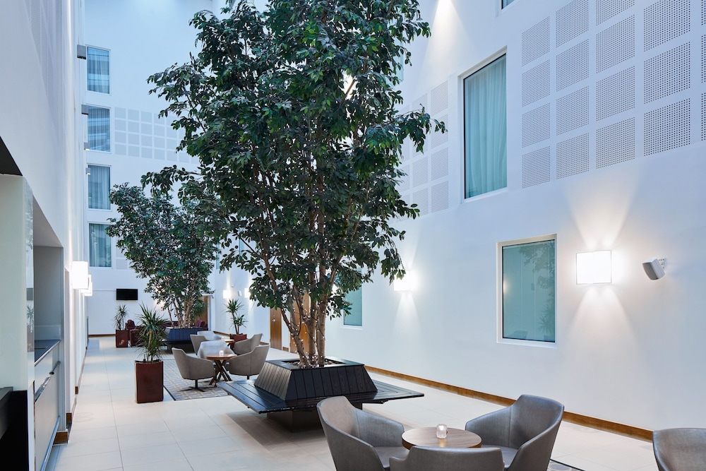 Courtyard London Gatwick Airport 22