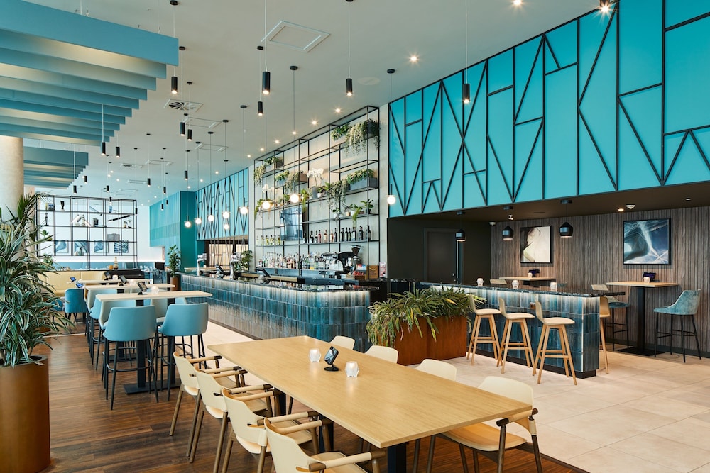 Courtyard London Gatwick Airport 1
