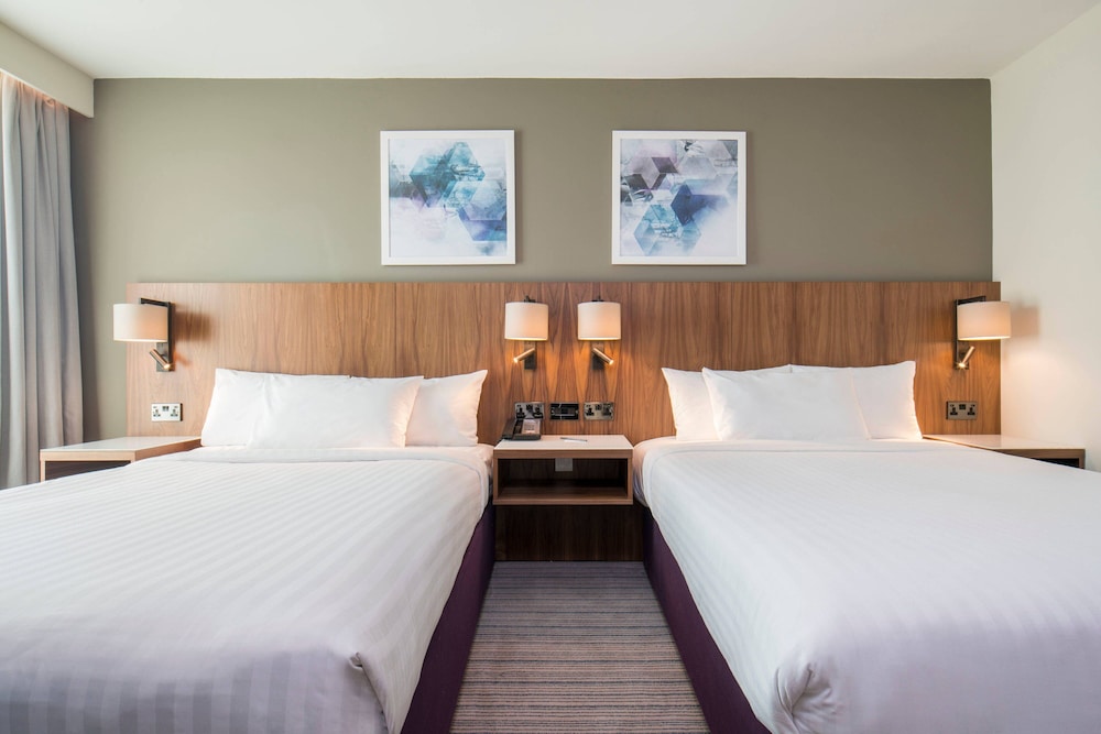 Courtyard London Gatwick Airport 11