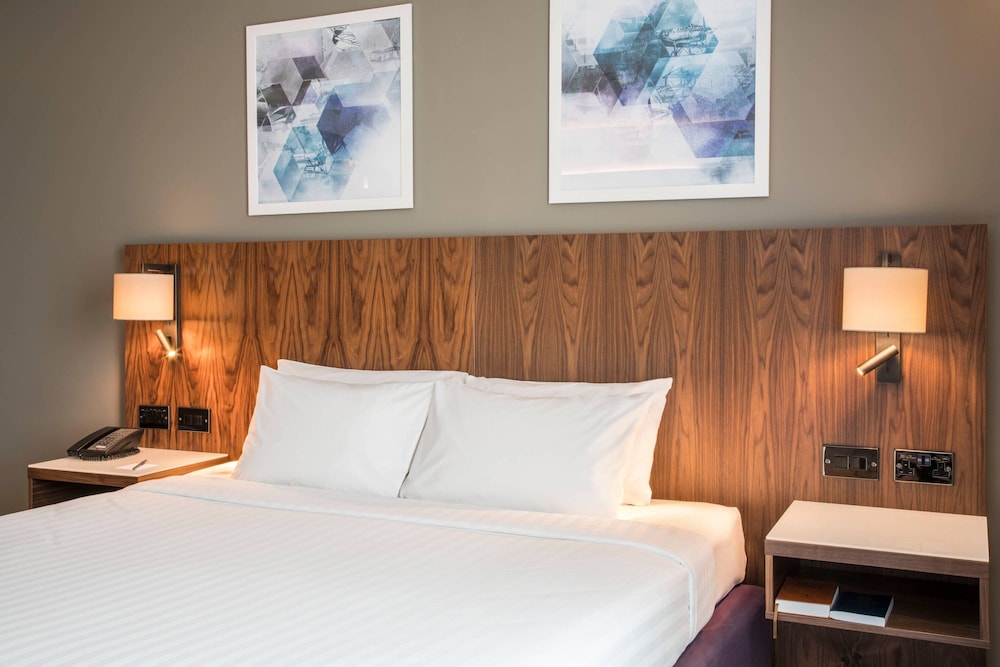 Courtyard London Gatwick Airport 9
