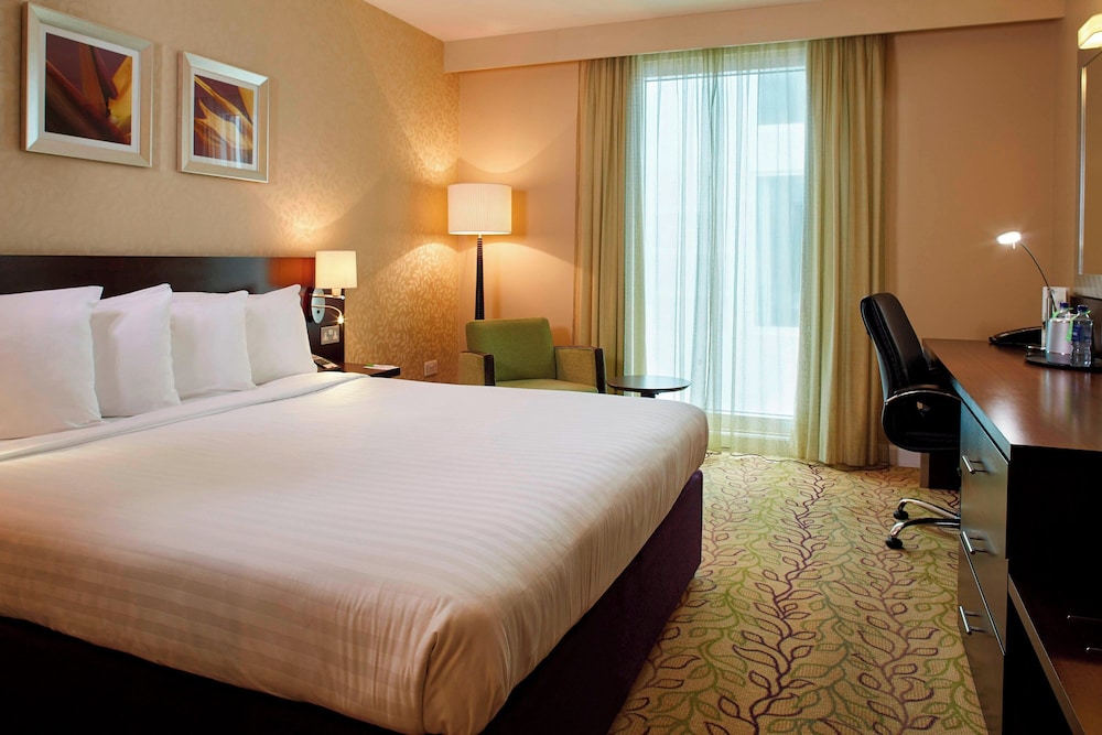 Courtyard London Gatwick Airport 18