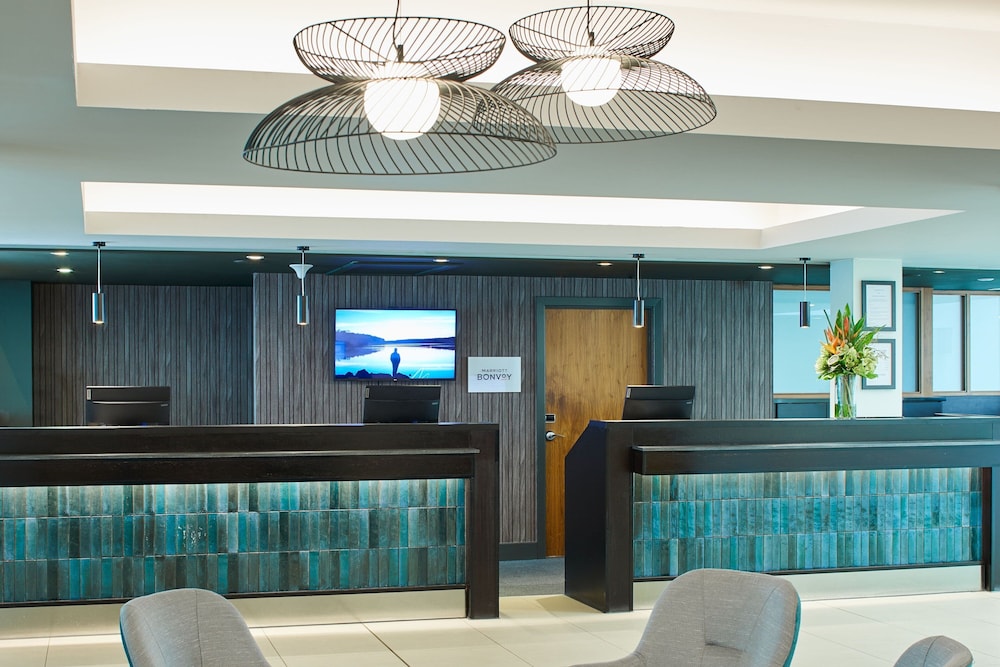 Courtyard London Gatwick Airport 2