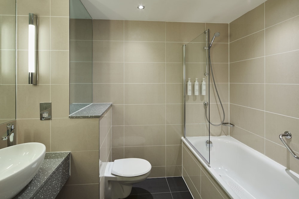 Courtyard London Gatwick Airport 20