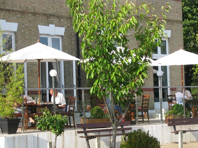 Cambridge Hotel Gatwick 10