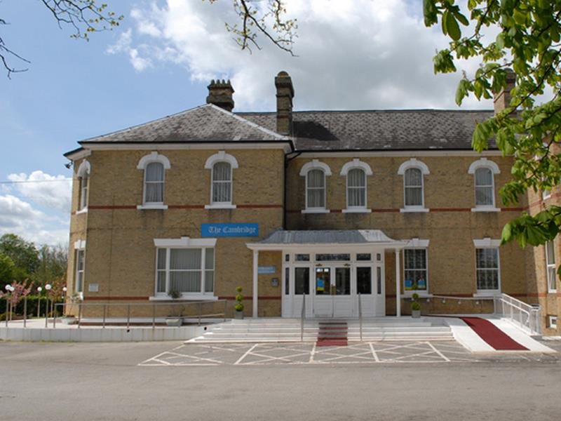 Cambridge Hotel Gatwick 11