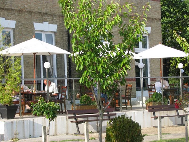 Cambridge Hotel Gatwick 13