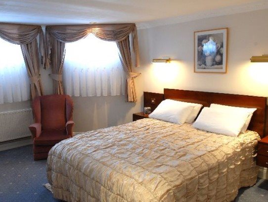Cambridge Hotel Gatwick 2
