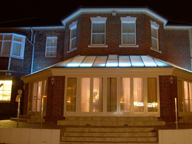 Cambridge Hotel Gatwick 18
