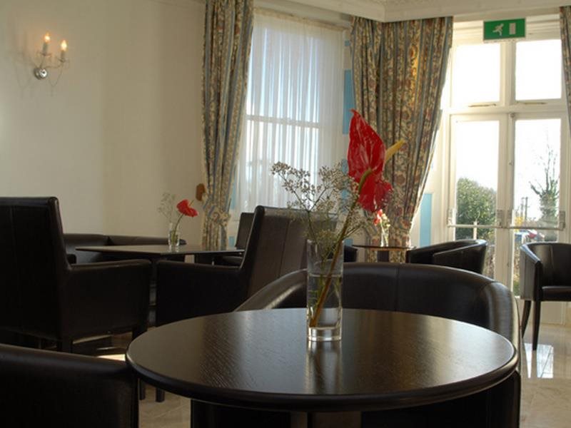 Cambridge Hotel Gatwick 21