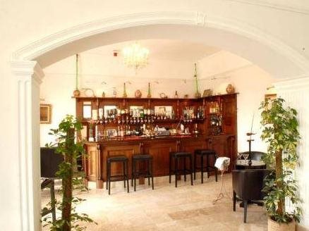 Cambridge Hotel Gatwick 4