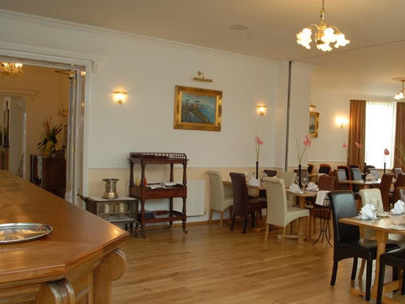 Cambridge Hotel Gatwick 6