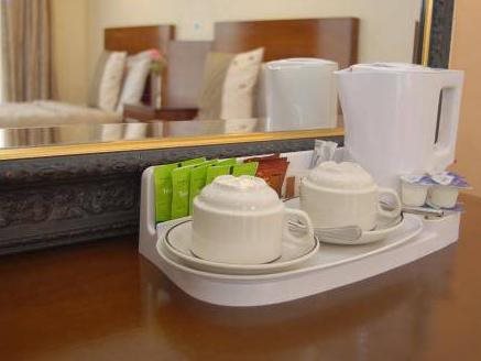 Cambridge Hotel Gatwick 7