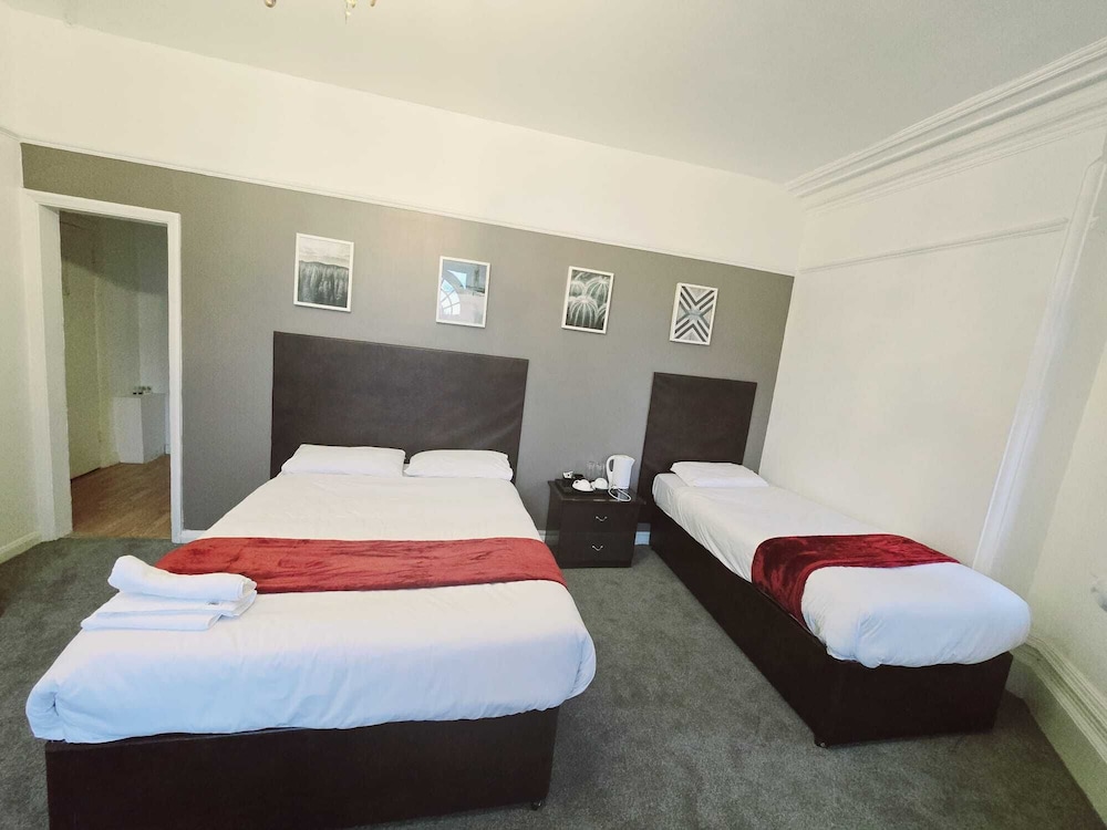 Kingswood Hotel 8