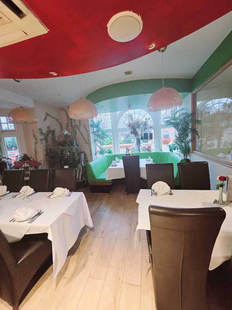 Kingswood Hotel 15