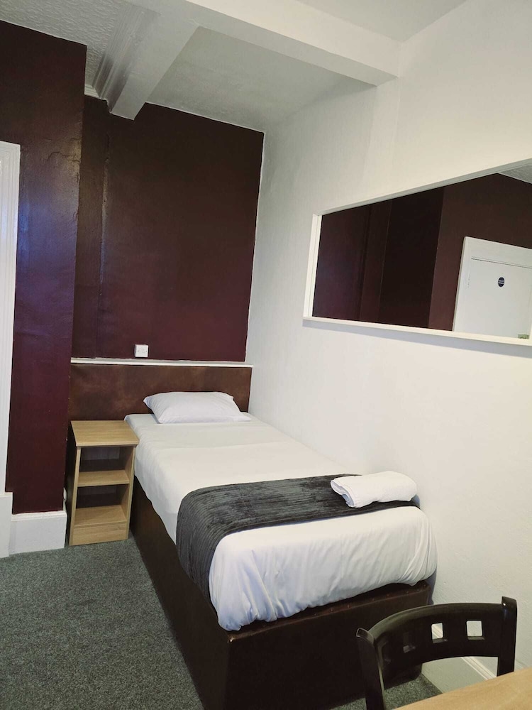 Kingswood Hotel 9
