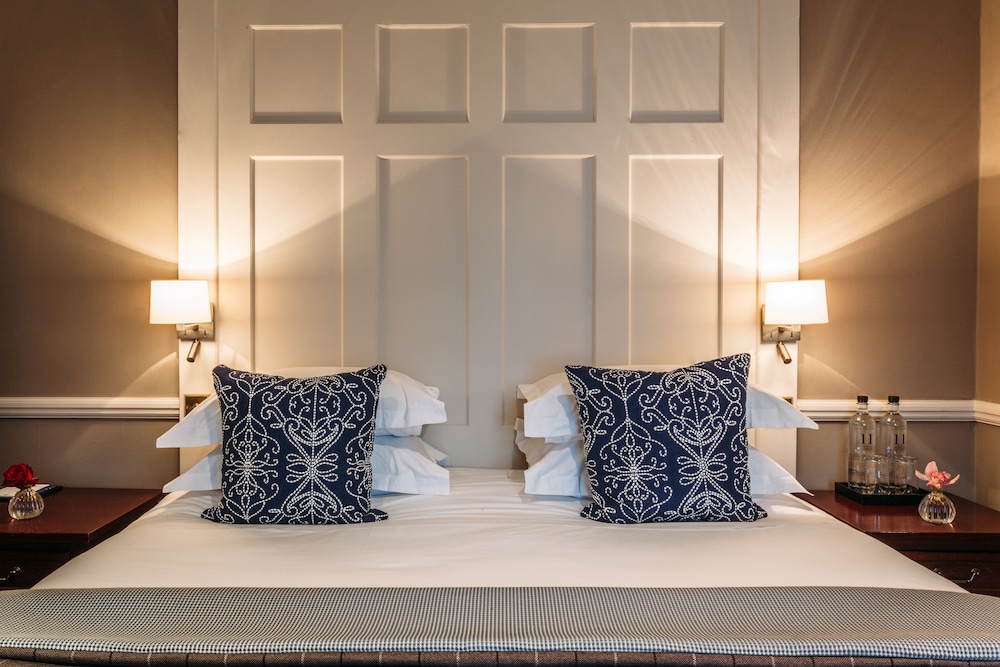 11 Cadogan Gardens 16