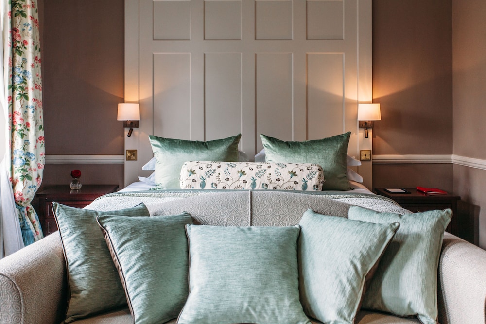 11 Cadogan Gardens 12
