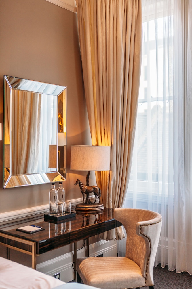11 Cadogan Gardens 18