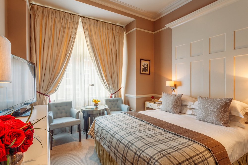 11 Cadogan Gardens 24