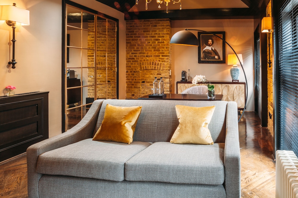 11 Cadogan Gardens 13
