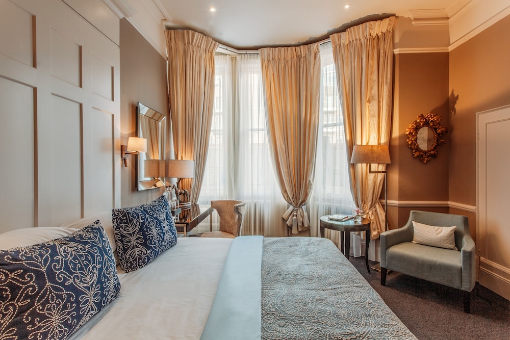 11 Cadogan Gardens 17