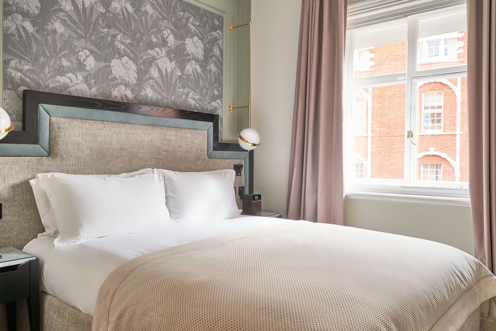 11 Cadogan Gardens 22