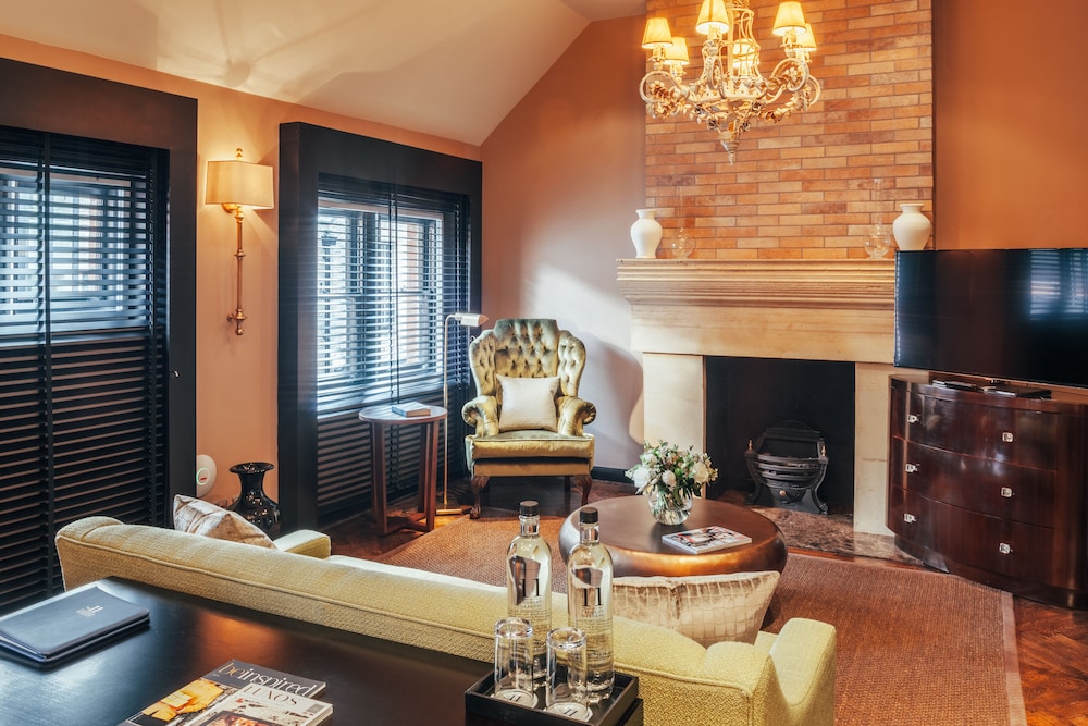 11 Cadogan Gardens 15