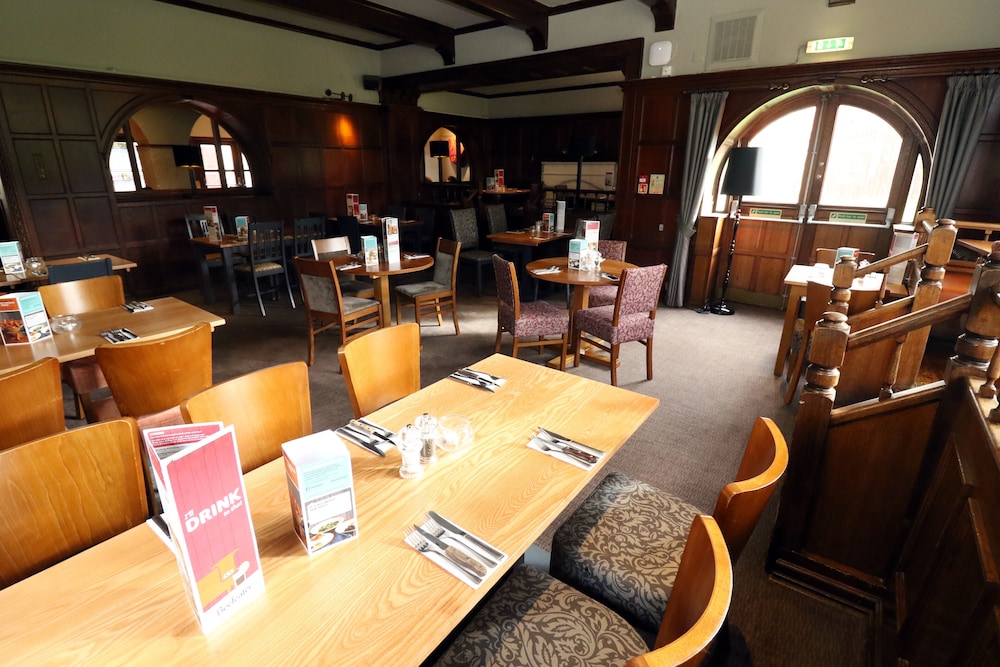 Premier Inn Croydon South A212 13