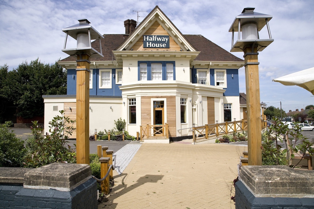 Premier Inn Dunstable Luton 10