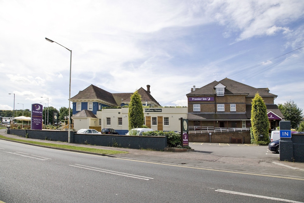 Premier Inn Dunstable Luton 1