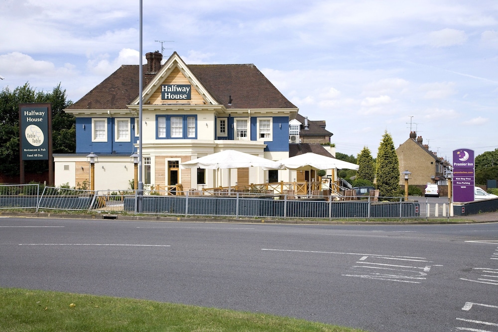 Premier Inn Dunstable Luton 11