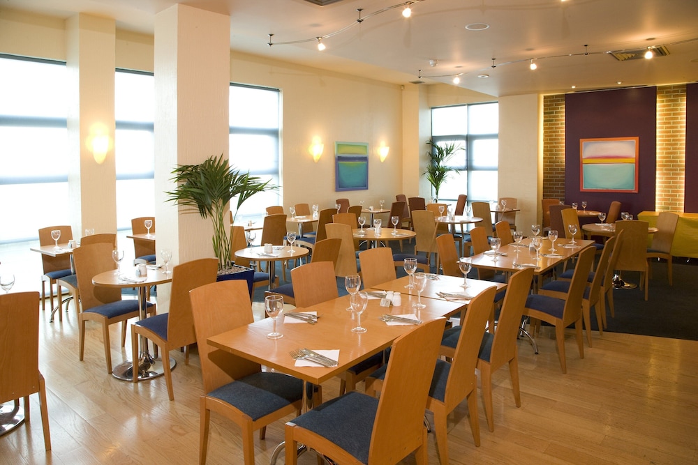 Premier Inn London Wimbledon South 21