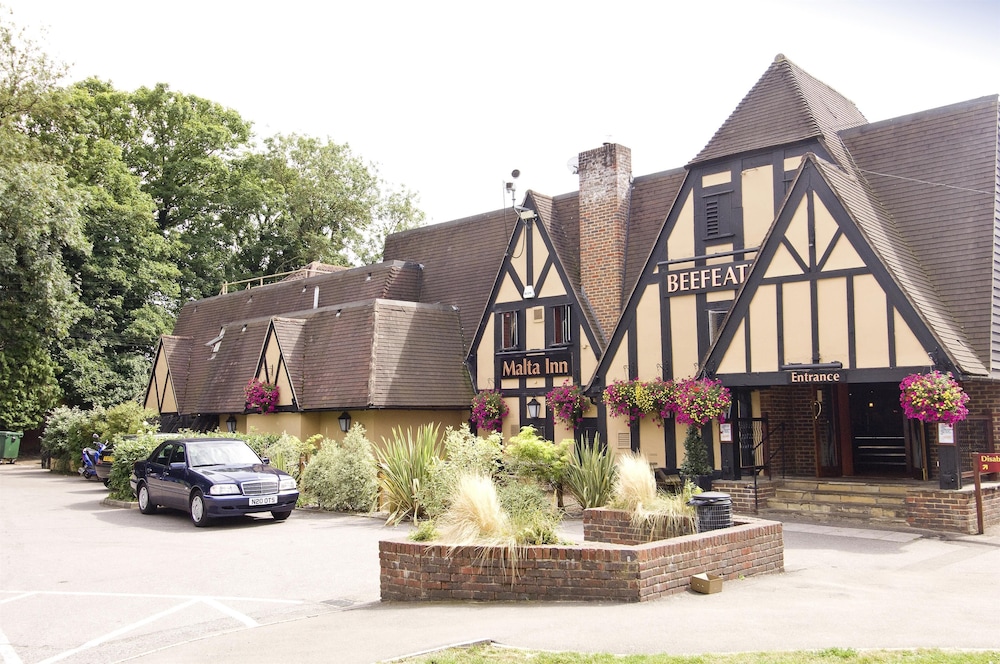 Premier Inn Maidstone Sandling 8