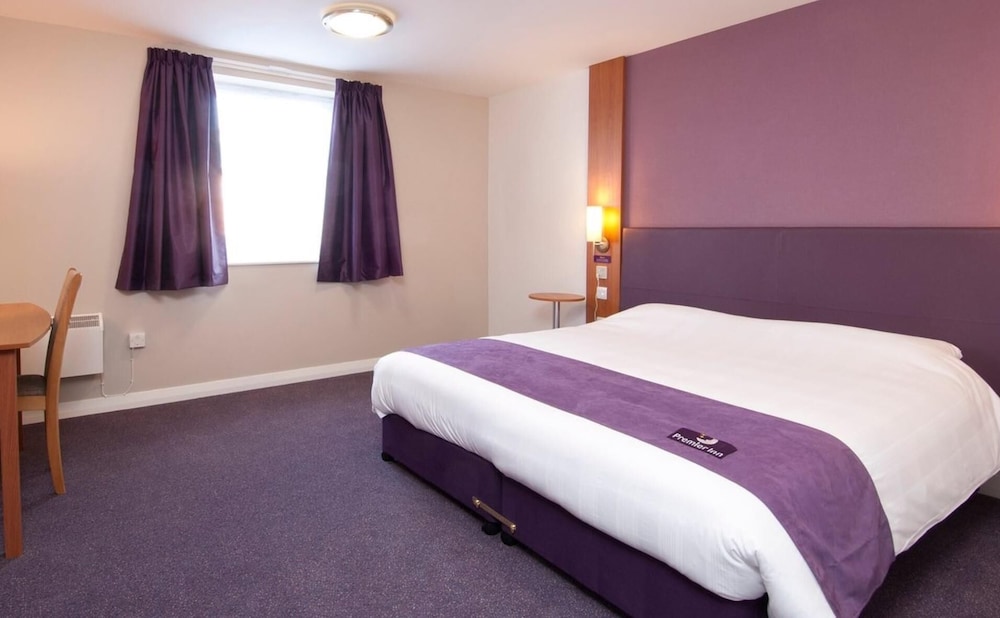 Premier Inn Maidstone Sandling 2