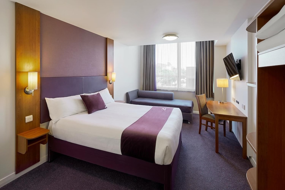 Premier Inn Maidstone Sandling 3