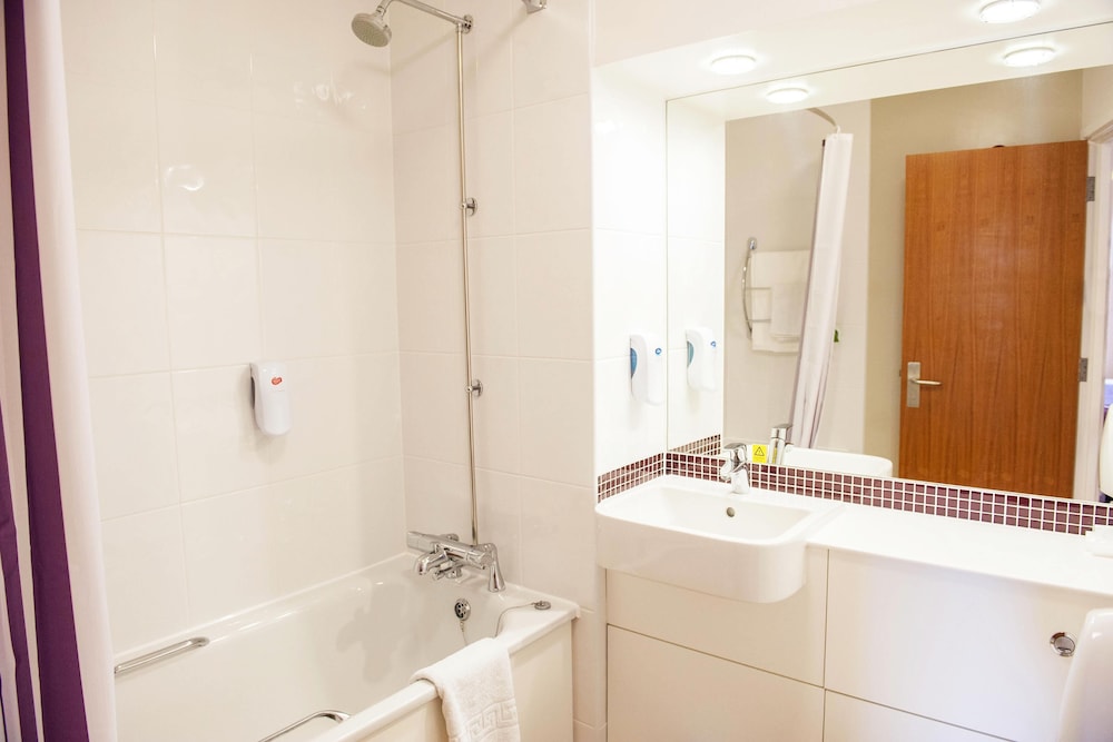 Premier Inn Maidstone Sandling 5