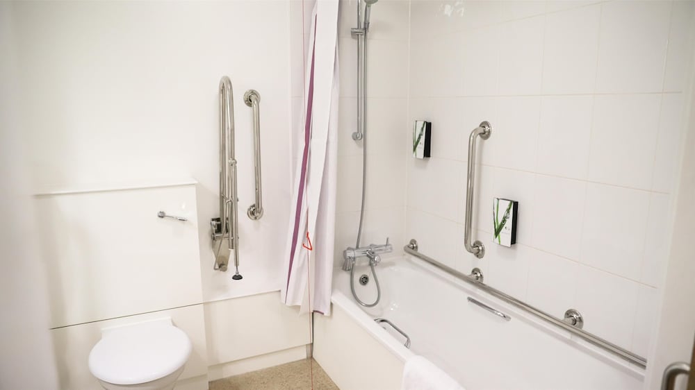 Premier Inn Maidstone Sandling 6