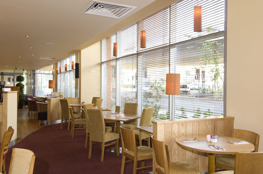 Premier Inn Reading Central 16