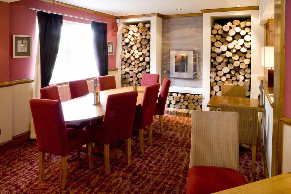 Premier Inn London Romford Central 10