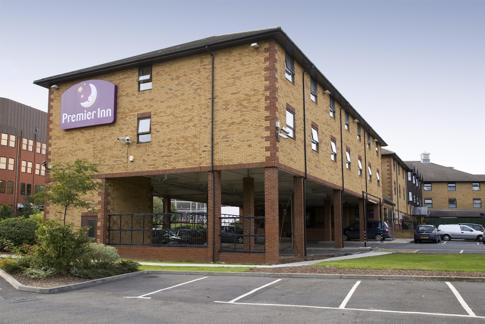 Premier Inn London Romford Central 11