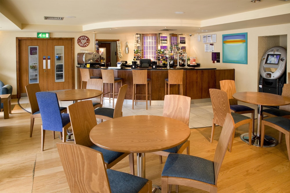 Premier Inn Stevenage Central 11