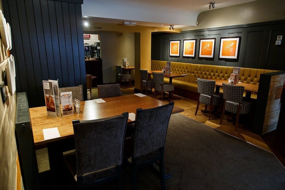 Premier Inn Stevenage North 11