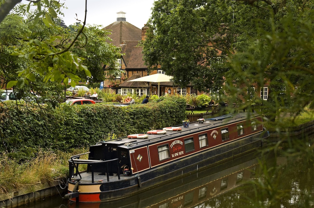 Premier Inn Woking West (A324) 14