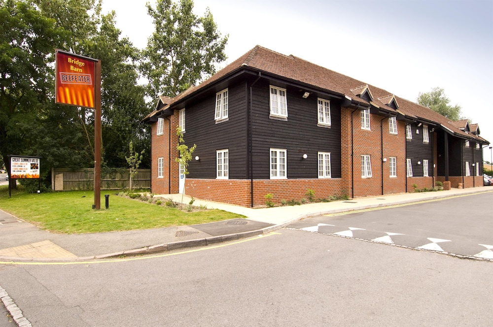 Premier Inn Woking West (A324) 12