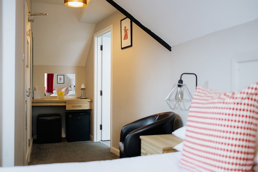 Red Mullions Guest House 11