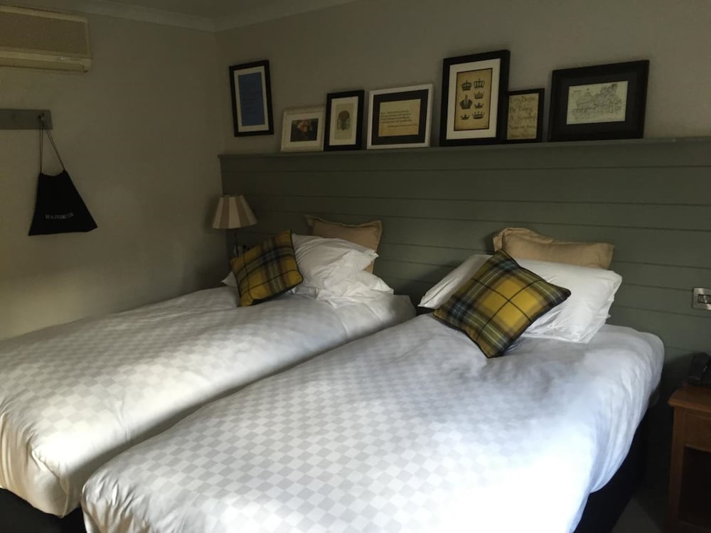 Crown Chertsey 2