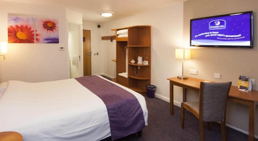 Premier Inn Chessington 13