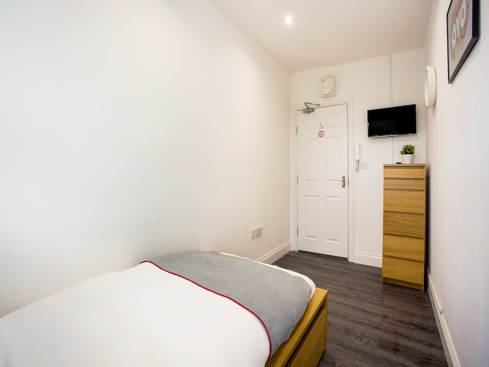 Broadway Inn 16